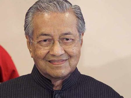 மலேசியாவில் தேர்தல்: பிரதமர் நஜீப் ரசாக்கை வீழ்த்துவாரா 92 வயது மகாதீர்?