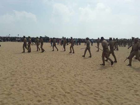 சென்னை மெரினாவில் போலீஸ் பாதுகாப்பு அதிகரிப்பு.. கெடுபிடியால் மக்கள் அவதி!