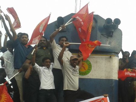 காவிரி: தாம்பரத்தில் ரயில் மறியல் போராட்டத்தில் ஈடுபட முயன்ற நாம் தமிழர் கட்சியினர் 30 பேர் கைது