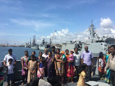 சென்னையில் போர்க்கப்பலை பார்க்க திரண்ட மக்கள் - சல்யூட் அடித்து வரவேற்ற கடற்படை வீரர்கள்