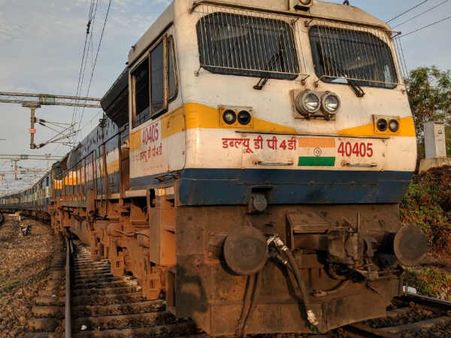 திருச்சி அருகே தடம் புரண்ட பல்லவன் ரயில்... 3 மணி நேரம் தாமதம்!