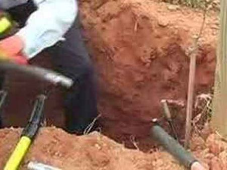 தாம்பரம் அருகே மின்சாரம் தாக்கியதில் 2 பேர் பலி.. சுற்றுச்சுவர் தோண்டும் போது பரிதாபம்