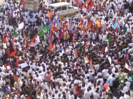 தமிழகம் முழுவதும் மறியல் போராட்டங்கள்- ரயில்கள் நிறுத்தம், பல்லாயிரக்கணக்கானோர் கைது