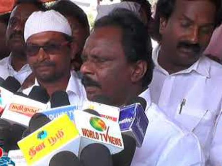 புரட்சி பாரதம் கட்சி போராட்டத்தால் ஸ்தம்பித்த திருவள்ளூர்.. கலெக்டர் அலுவலகம் மூடப்பட்டது!