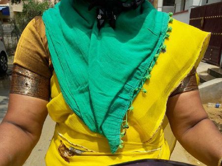 கழுத்தை சுற்றி கவர் பண்ணுங்க.... செயின் பறிப்பு திருடர்களிடம் இருந்து தப்பிக்க பலே ஐடியா