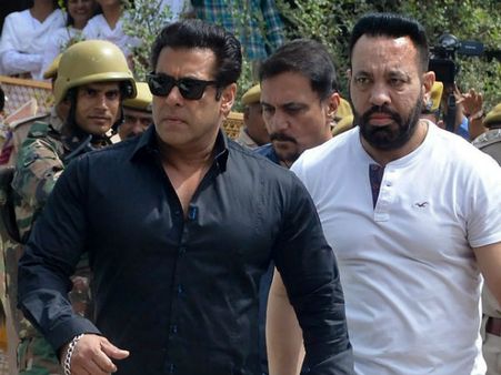 நாளைதான் ஜாமீன் மனு மீது விசாரணை.. ஜோத்பூர் சிறையில் அடைக்கப்படுகிறார் சல்மான்கான்