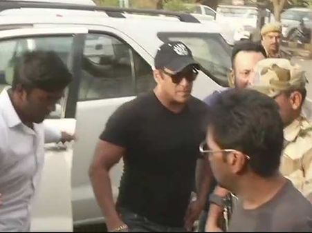 மான் வேட்டை வழக்கில் நடிகர் சல்மான் கானுக்கு ஜாமீன்