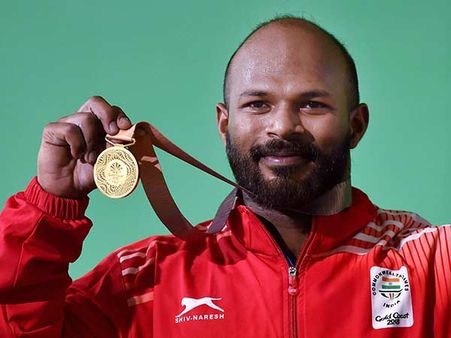 கால் வலியுடன் போராடி எனது மகன் தங்கப்பதக்கம் பெற்றுள்ளார்.. சதீஷ்குமாரின் தாய் உருக்கம்