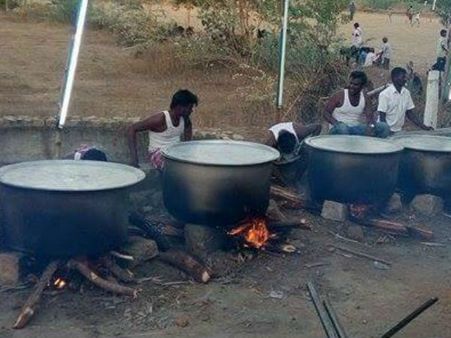 சிவகங்கை அருகே ஆண்கள் மட்டும் பங்கேற்ற திருவிழா:381 ஆடுகளை பலியிட்டு விடிய விடிய கறி விருந்து