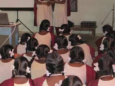 ஏன் சார் ஸ்கூலுக்கு லேட்டு? பள்ளிக்கு பூட்டு போட்ட மாணவர்கள்.. ஸ்ரீவில்லிப்புத்தூரில் பரபரப்பு!