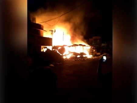 தாம்பரம் மார்க்கெட்டில் நள்ளிரவில் தீ விபத்து.. 15 கடைகள் நாசம்-பொருட்கள் கருகின