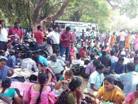 உண்ணாவிரத போராட்டத்தில் மயங்கி சாயும் ஆசிரியர்கள்.. 108 ஆம்புலன்சில் மருத்துவமனைகளில் அனுமதி