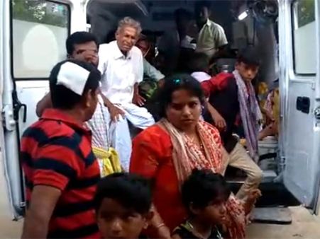 போடிமெட்டு மலையில் சுற்றுலா வாகனம் கவிழ்ந்தது.. பெண்கள் உள்பட 15 பேர் படுகாயம்