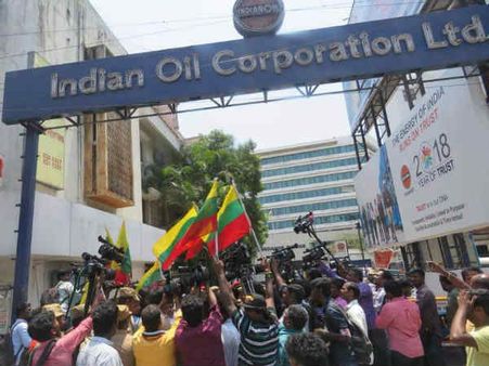 சென்னை ஐஓசி தலைமை அலுவலகத்திற்குள் நுழைந்து போராட்டம்- வேல்முருகன் உட்பட 250 பேர் கைது