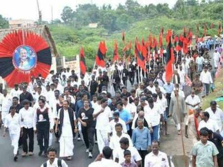 நியூட்ரினோ ஆய்வு எதிர்ப்பு நடைப்பயணம்: மதுரை செக்கானூரணி 2-ம் நாள் பயணத்தை தொடங்கினார் வைகோ