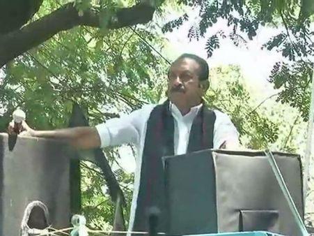 சென்னை விமான நிலையம் அருகே கறுப்புக்கொடி ஏந்தி போராட்டம் நடத்திய வைகோ கைது