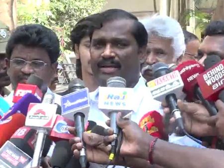 ஐபிஎல்: மைதானத்தில் பாம்பு வந்தால் நாங்கள் பொறுப்பல்ல- வேல்முருகன் எச்சரிக்கை