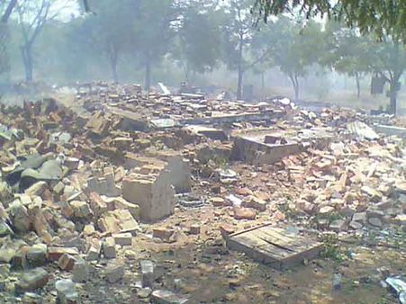 சிவகாசி அருகே இடி தாக்கி பட்டாசு ஆலை தரைமட்டம்.. பெண் தொழிலாளி பலி!