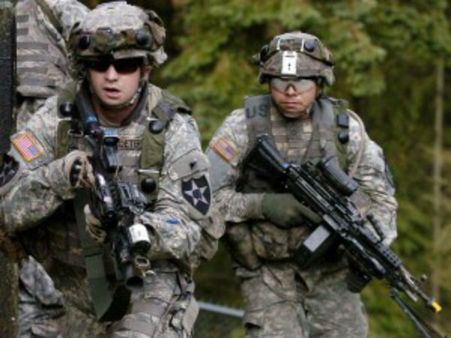 அமெரிக்க ராணுவ வீரர்களின் மனைவிகளுக்கு குறி.. ஐஎஸ் தீவிரவாதிகள் போல நாடகம் ஆடிய ரஷ்யா!