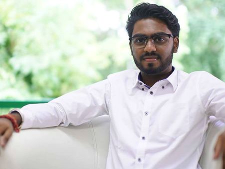 மலேசியாவின் இளைய நாடாளுமன்ற உறுப்பினராக சாதனை படைத்தார் சட்டக் கல்லூரி மாணவர் பிரபாகரன்