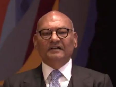 நாட்டு வளர்ச்சிக்கு எதிராக போலி போராளிகள் பொங்குகிறார்களாம்.. சொல்வது வேதாந்தா அனில் அகர்வால்