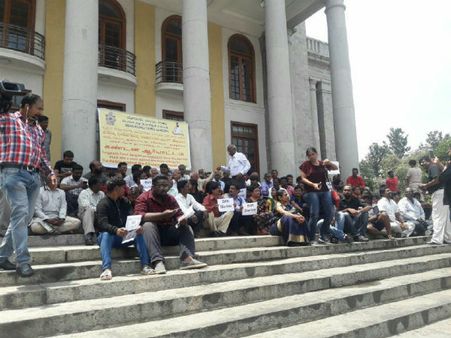 தூத்துக்குடி துப்பாக்கி சூட்டிற்கு கண்டனம்.. பெங்களூர் தமிழ்ச்சங்கம் போராட்டம்