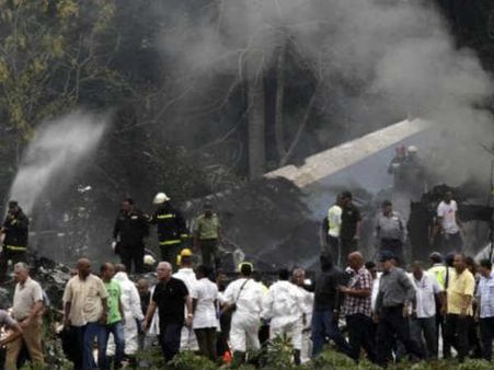 கியூபாவில் விமானம் விழுந்து நொறுங்கியதில் 100க்கும் மேற்பட்டோர் பலி: 2 பேர் மட்டும் உயிருடன் மீட்பு