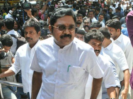 எடப்பாடி பழனிசாமி முதல்வர் பதவியில் இருந்து விலக வலியுறுத்துவேன் : டி.டி.வி தினகரன்