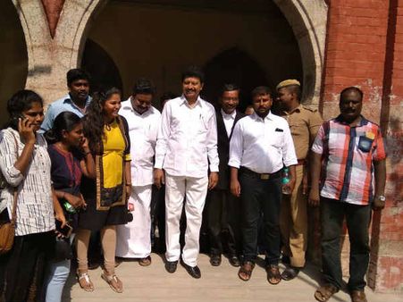 அப்பல்லோவில் ஜெ. சிகிச்சை பெற்றபோது சசிகலாவை தவிர வேறு யாரும் பார்க்கவில்லை.. திவாகரன் அதிரடி