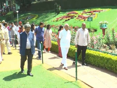 தூத்துக்குடி ரத்தம் சிந்திக் கொண்டிருந்த நேரத்தில் ஊட்டியைச் சுற்றிப் பார்த்து ரசித்த ஆளுநர்!