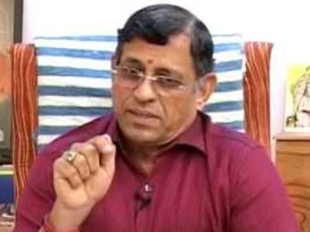 மோடியுடன் இணைந்தால்தான் ரஜினியால் வெற்றிடத்தை நிரப்ப முடியும்.. குருமூர்த்தி ஆரூடம்