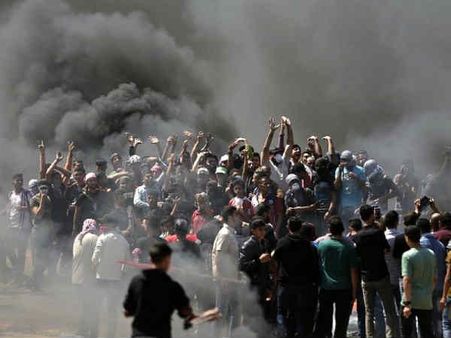 அமெரிக்க தூதரகம் ஜெருசலேமிற்கு மாற்றம்.. போராடிய பாலஸ்தீனர்கள்.. 28 பேரை சுட்டுக் கொன்ற இஸ்ரேல்