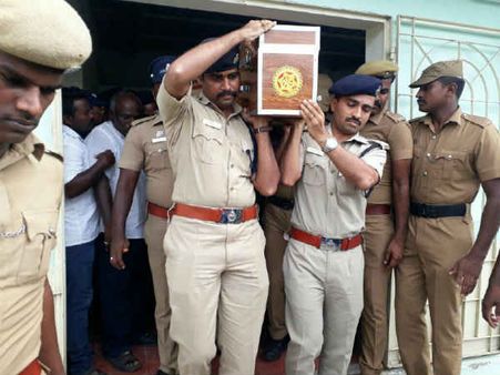 ஜெகதீசன் துரையின் உடலை சுமந்த போலீஸ் எஸ்.பி.... 21 குண்டுகள் முழங்க சொந்த ஊரில் நல்லடக்கம்