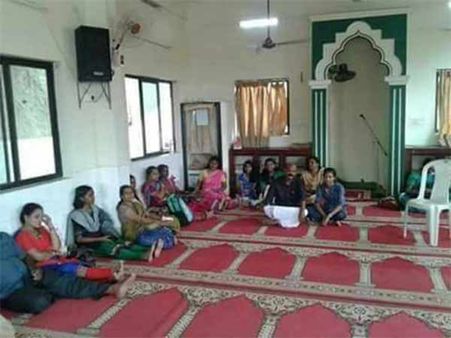 நீட் தேர்வு: தமிழக மாணவர்கள், பெற்றோர்கள் ஓய்வெடுக்க மசூதியில் இடம் கொடுத்த கேரள இஸ்லாமியர்கள்!