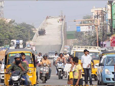 இப்பவே கண்ணை கட்டுதே.. மிரள வைக்கும் 65 அடி உயர கோவை செங்குத்து மேம்பாலம்.. பீதியில் மக்கள்