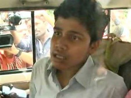 உலகத் தமிழர்களை உலுக்கிய மாணவன் மகாலிங்கத்தின் 'அப்பா எங்கே'? #அப்பாஎங்கே