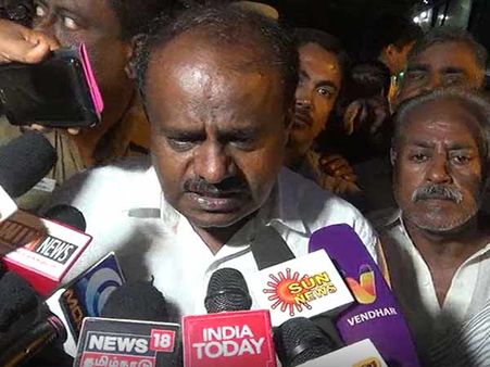 மக்கள் கிடக்கட்டும்.. காங்கிரசுக்குதான் நான் கடமைப்பட்டுள்ளேன்- குமாரசாமி ஷாக் பேட்டி