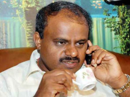 கருத்து கணிப்பால் மகிழ்ச்சி.. கூட்டணி குறித்து தீவிர விவாதம்.. சிங்கப்பூர் பறந்த குமாரசாமி!