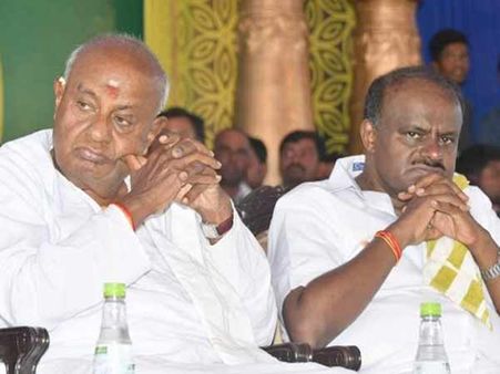 கிங்காக இருந்தவர் கிங்மேக்கரானார்... மகனை அரியணை ஏற்றுகிறார்... கௌடா வழியில் குமாரசாமி!