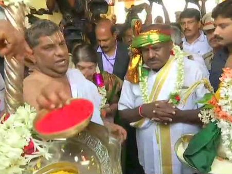 ஹாசன் லஷ்மி நரசிம்மர் கோவிலில் வழிபட்ட குமாரசாமி