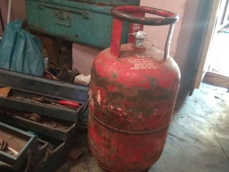 கும்பகோணத்தில் கியாஸ் சிலிண்டரை தலையில் போட்டு மனைவி கொலை: கணவன் போலீசில் சரண்!