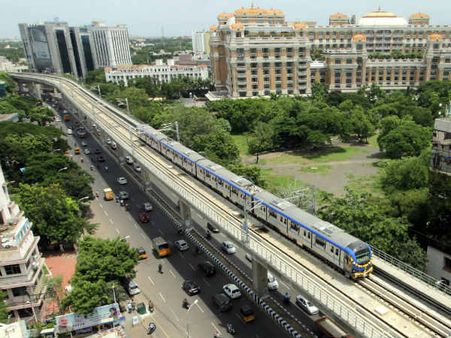 சென்னையில் புதிதாக விரிவாக்கம் செய்யப்பட்ட மெட்ரோ ரயில்சேவையில் ஒரே நாளில் 1 லட்சம் பேர் இலவச பயணம்