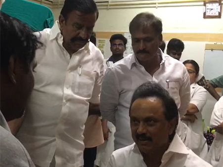 ஸ்டான்லி மருத்துவமனையில் அனுமதிக்கப்பட்டுள்ள வேல்முருகனிடம் நலம் விசாரித்தார் ஸ்டாலின்