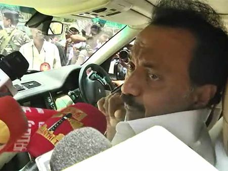 நீட் தேர்வு எழுத வெளிமாநிலங்களுக்கு செல்லும் மாணவர்களுக்கு தமிழக அரசு உதவ வேண்டும்: ஸ்டாலின்