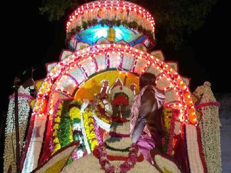  அய்யாபுரம் சித்திரை திருவிழா - சப்பரத்தில் எழுந்தருளிய  ஸ்ரீ முப்பிடாதி அம்மன் 