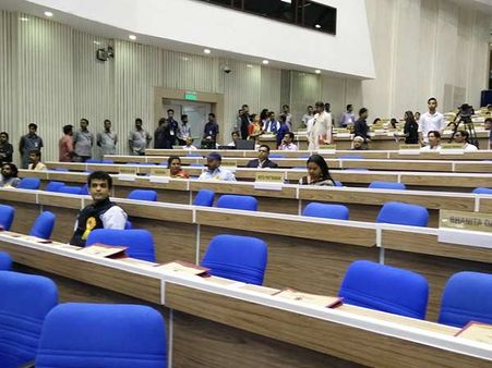 தேசிய திரைப்பட விருது வழங்கும் விழாவை புறக்கணித்த கலைஞர்களின் இருக்கைகள் நீக்கம்