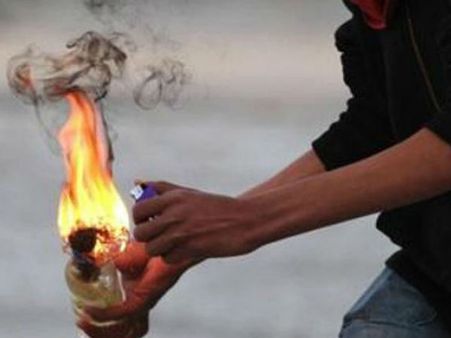 சத்தியமங்கலத்தில் வழக்கறிஞர் வீட்டின் மீது பெட்ரோல் குண்டு வீச்சு, யாருக்கும் காயம் இல்லை