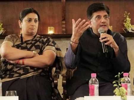 அமைச்சரவை மாற்றம்: ஸ்மிருதி இரானியிடமிருந்த துறை குறைப்பு.. பியூஷ் கோயலுக்கு கூடுதலாக நிதித்துறை