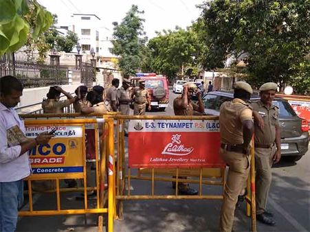 ரஜினியின் சமூக விரோதிகள் பேச்சுக்கு வலுக்கும் எதிர்ப்பு.. வீட்டைச் சுற்றிலும் போலீஸ் குவிப்பு