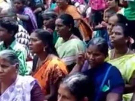 ஈரோடு அருகே செயல்படாத நியாயவிலை கடையை முற்றுகையிட்ட பொதுமக்கள்.. பரபரப்பு!